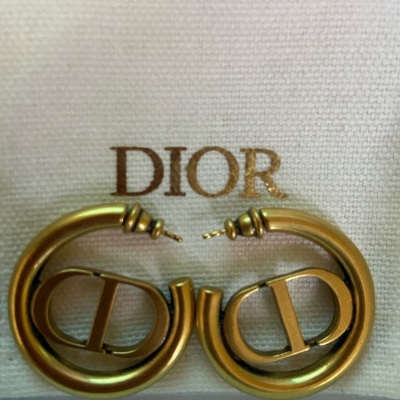 Dior 30 Montaigne Earrings - Picture 4 of 9
